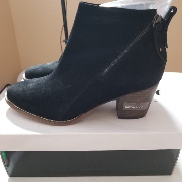 Water proof shoe bootie 11 medium - Picture 3 of 4